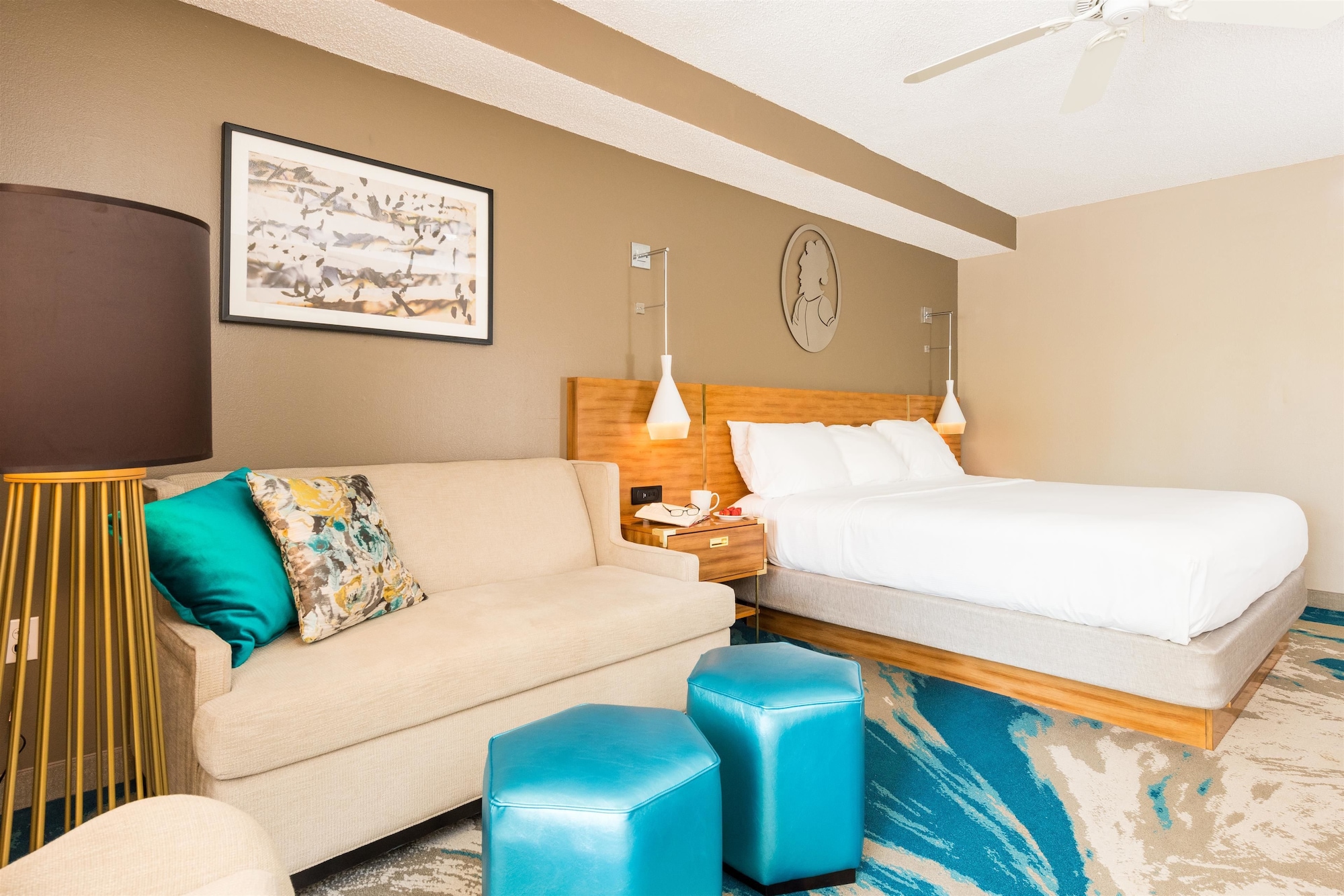 ROOM, KING BED