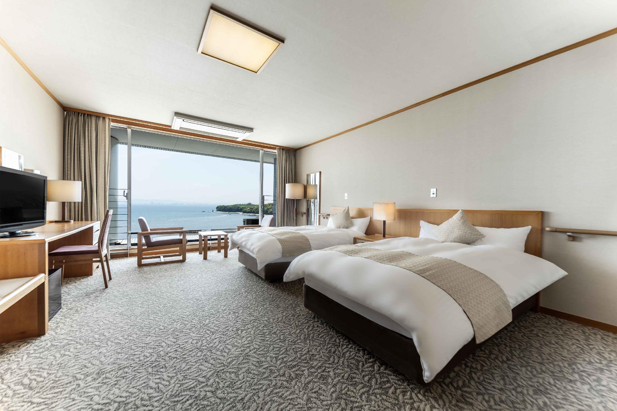 Universal, Twin Beds