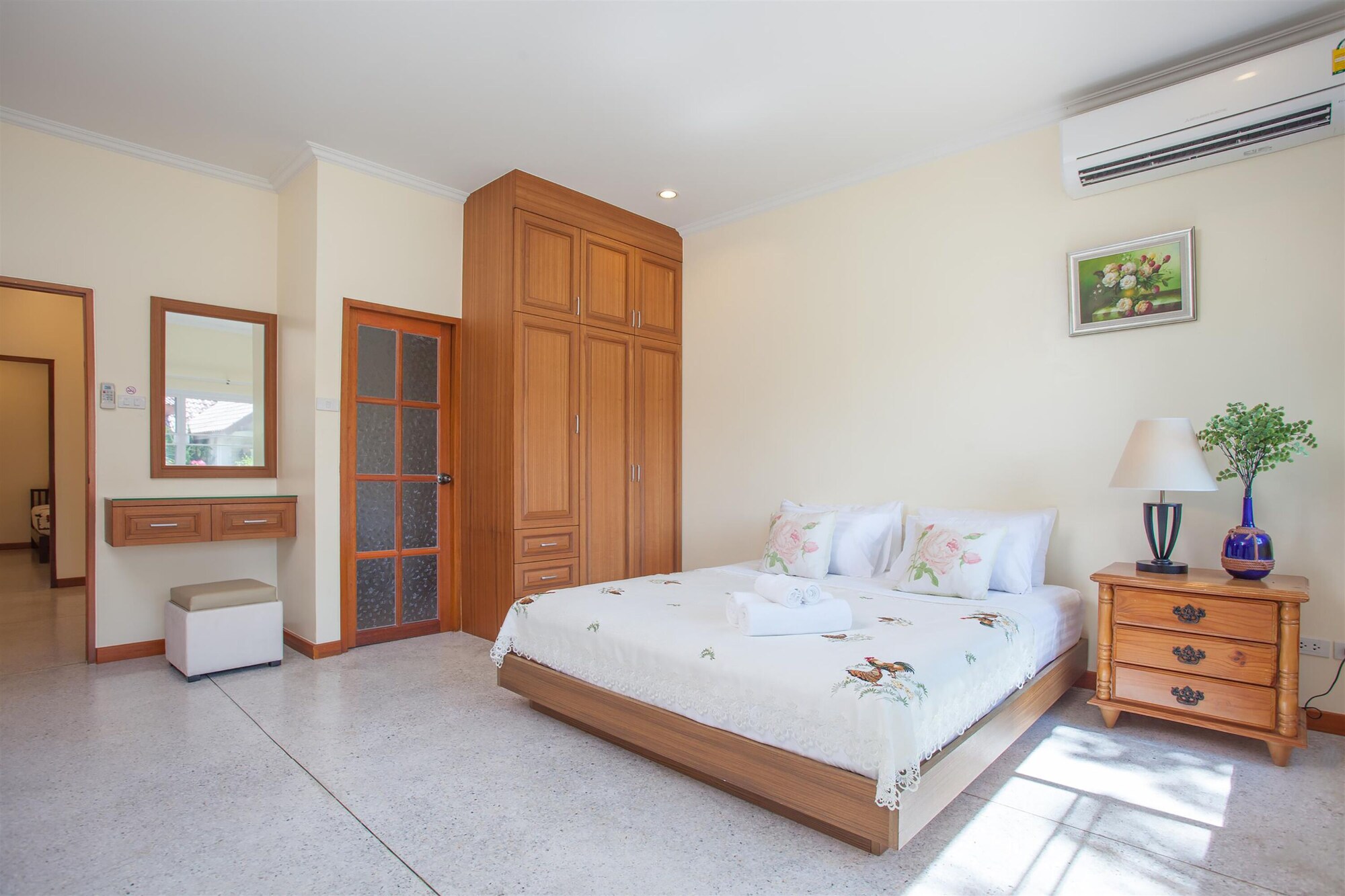 4 BEDROOMS, VILLA, PARTIAL SEA VIEW