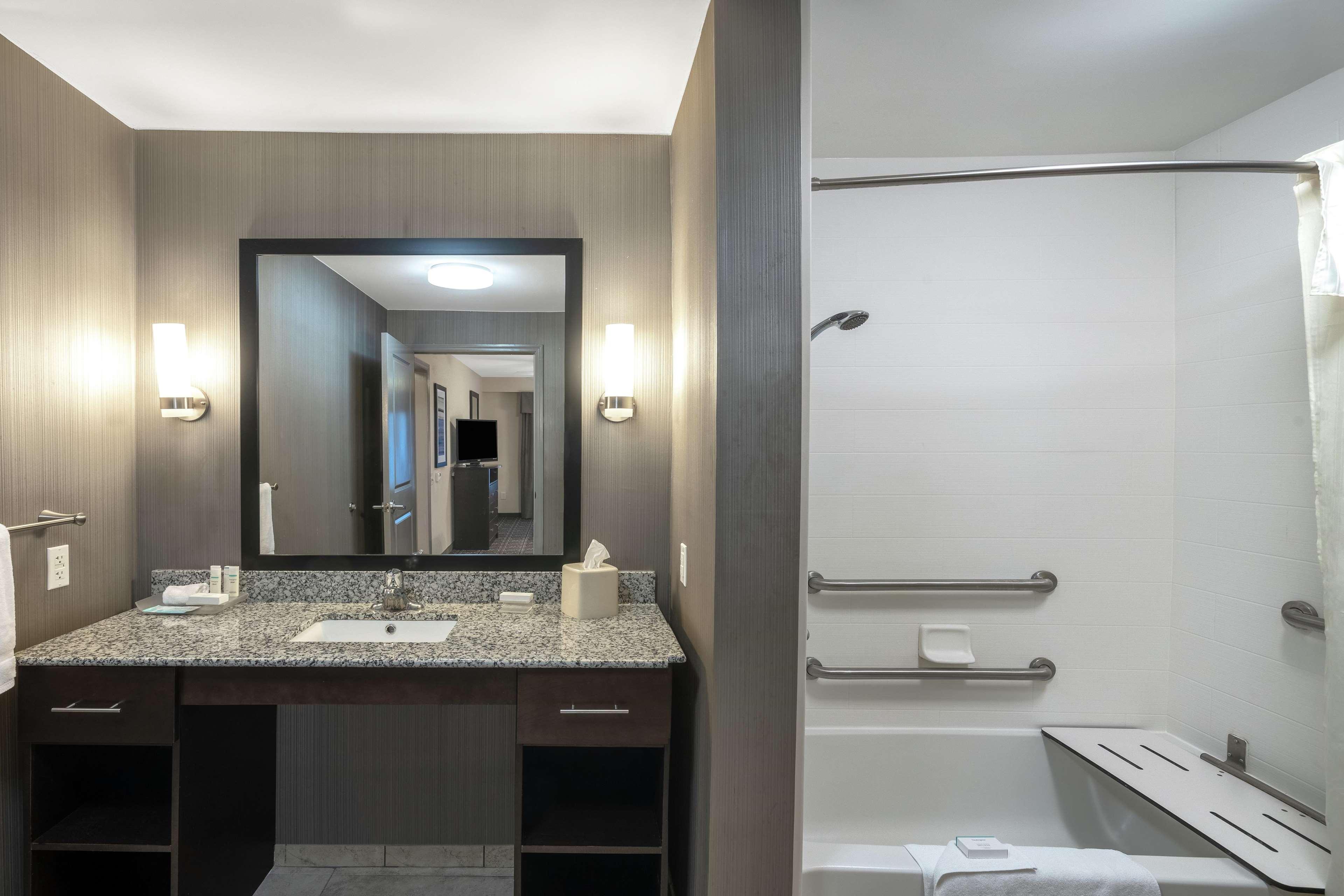 Suite, 1 King or 2 Queen Beds