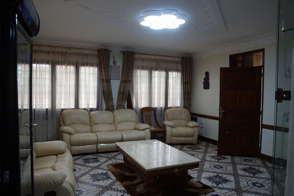 Entebbe Travelle'rs Inn 30/50