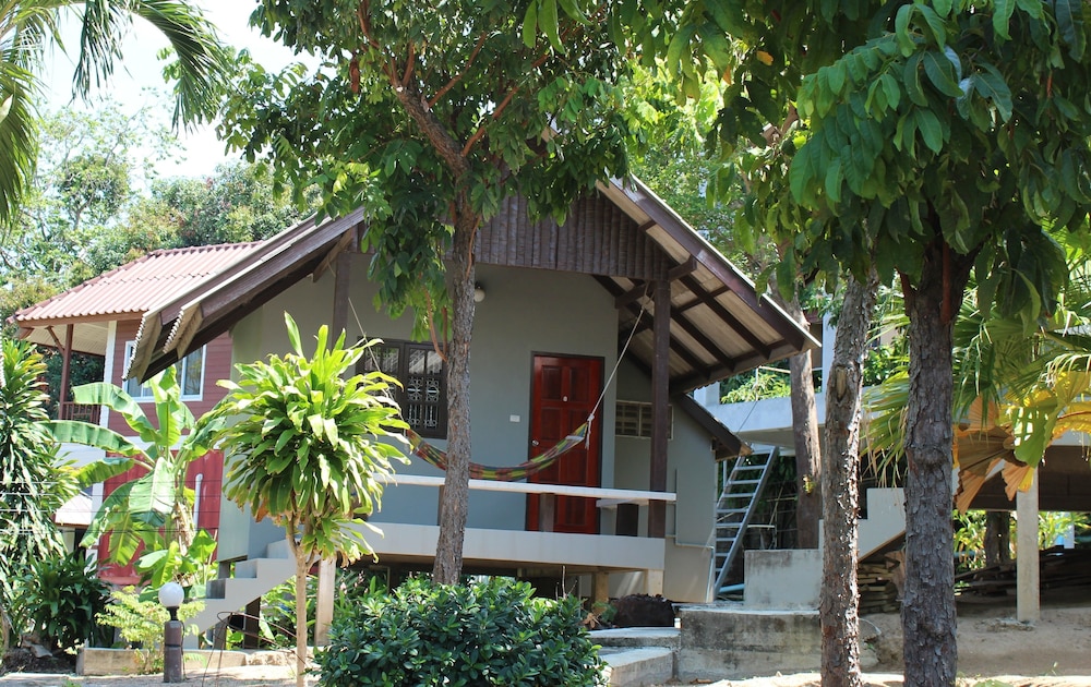 Phupha Bungalow 4/48