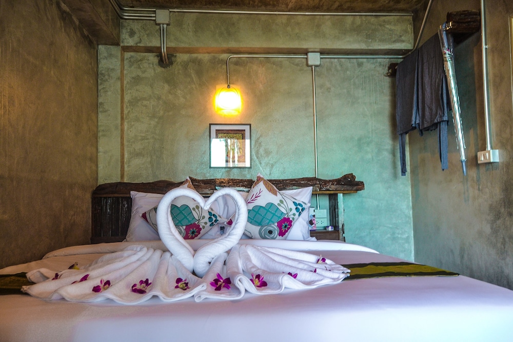 Baan Tubkaek Hotel 8/50