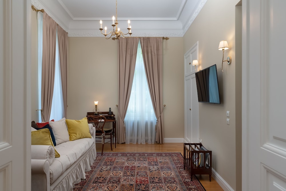 Noble Suites 33/68