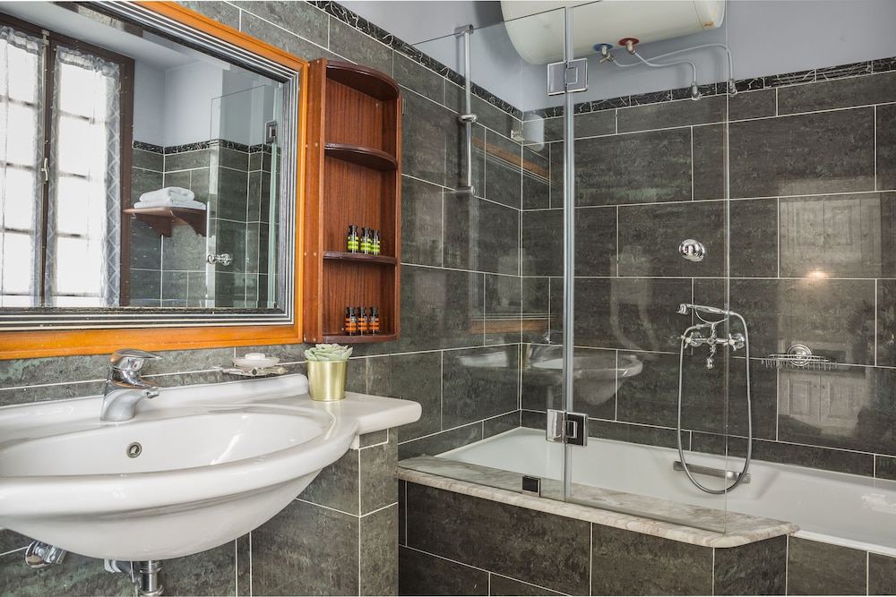 Faros Suites - Adults Only 42/50