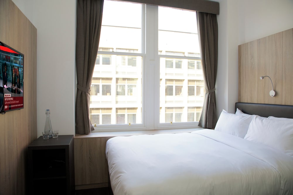 ROOM, QUEEN BED