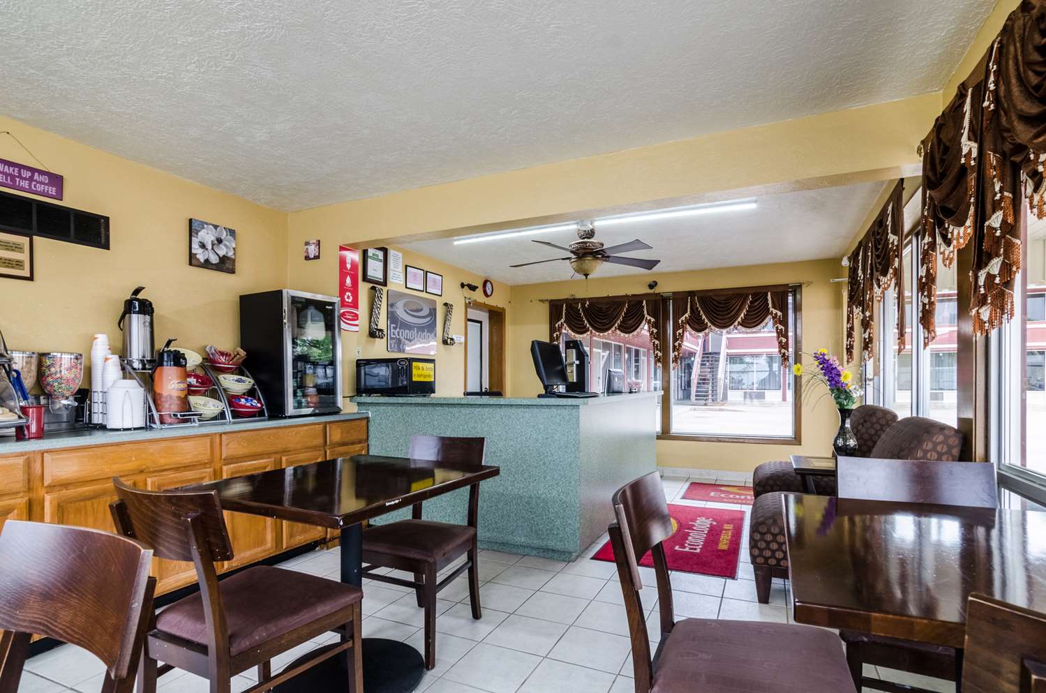 Econo Lodge Winfield 19/24