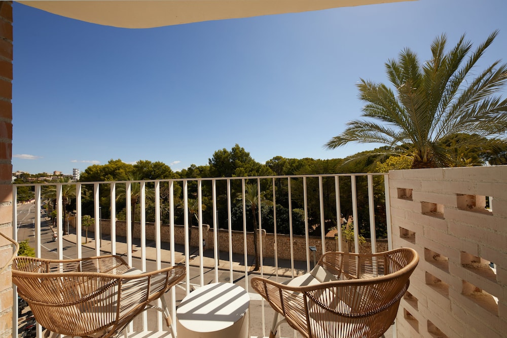 Belle Marivent Mediterranean Petit Hotel 47/59