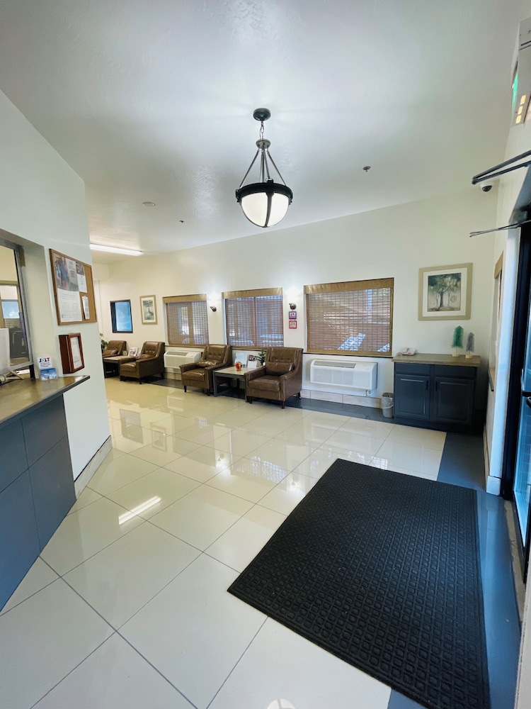 Super 8 By Wyndham Lacey Olympia Area 7/52