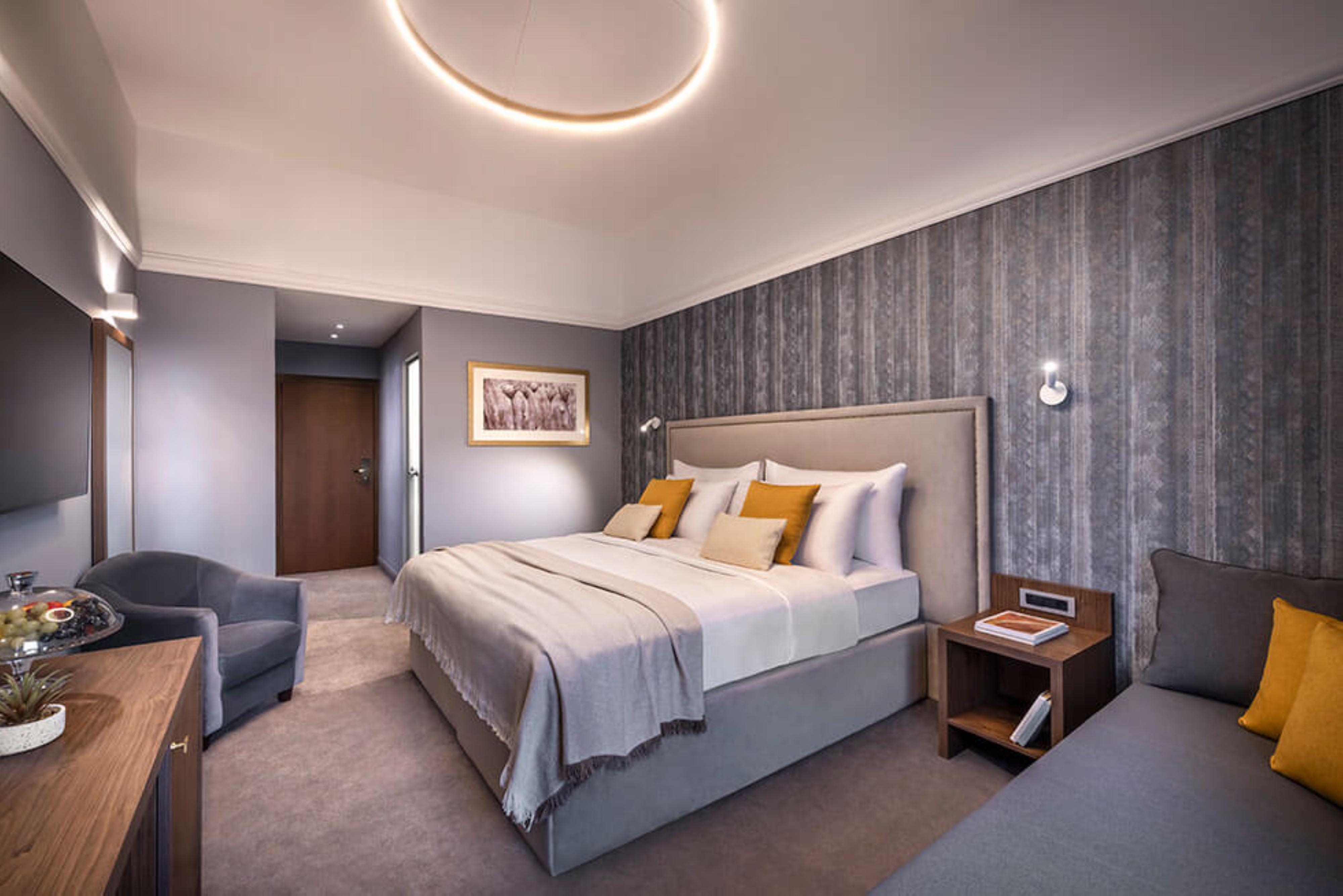 Room, Triple 3/4