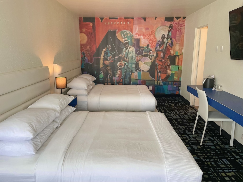 Jupiter Hotel 11/71