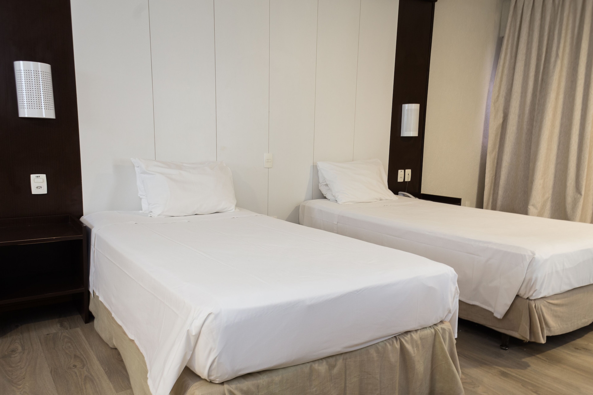 CLASSIC, TWIN BEDS