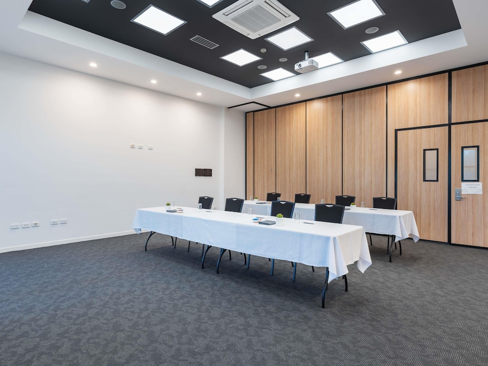 Mercure Newcastle Airport 8/50