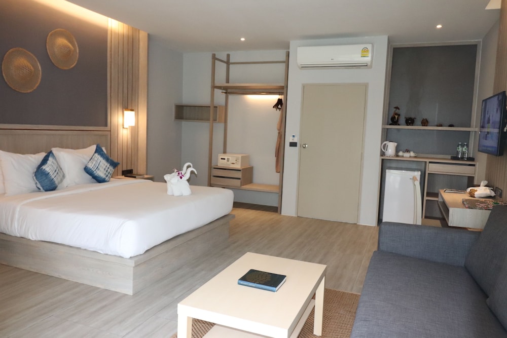 PREMIER, DOUBLE OR TWIN BED