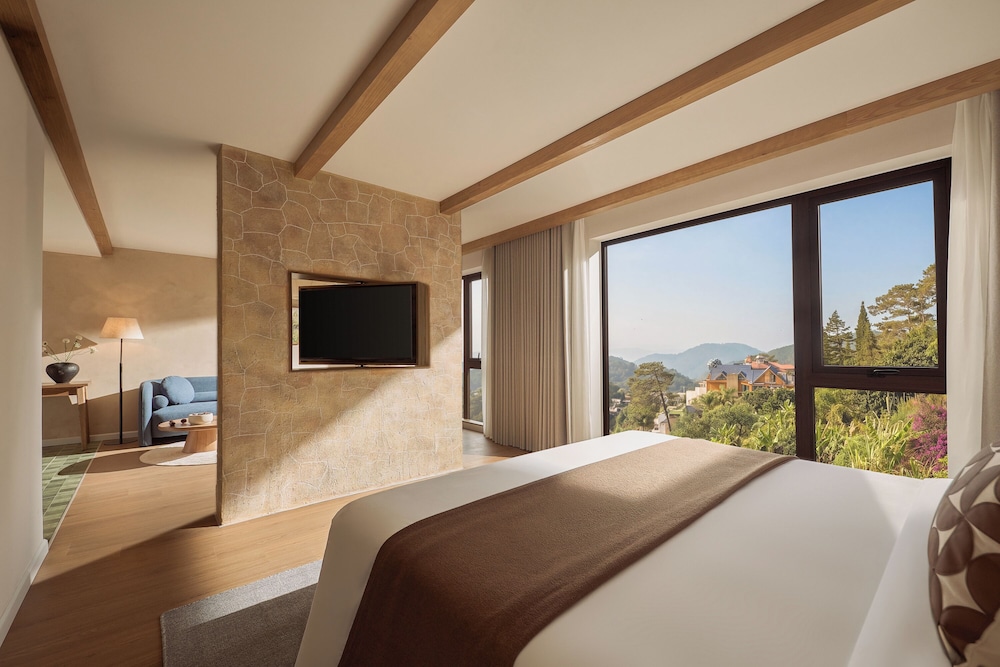 Room, King Bed, Valley View