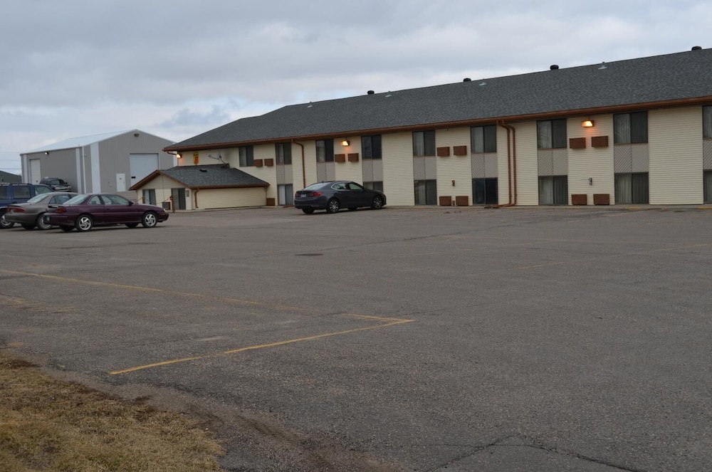 Super 8 Devils Lake 27/31