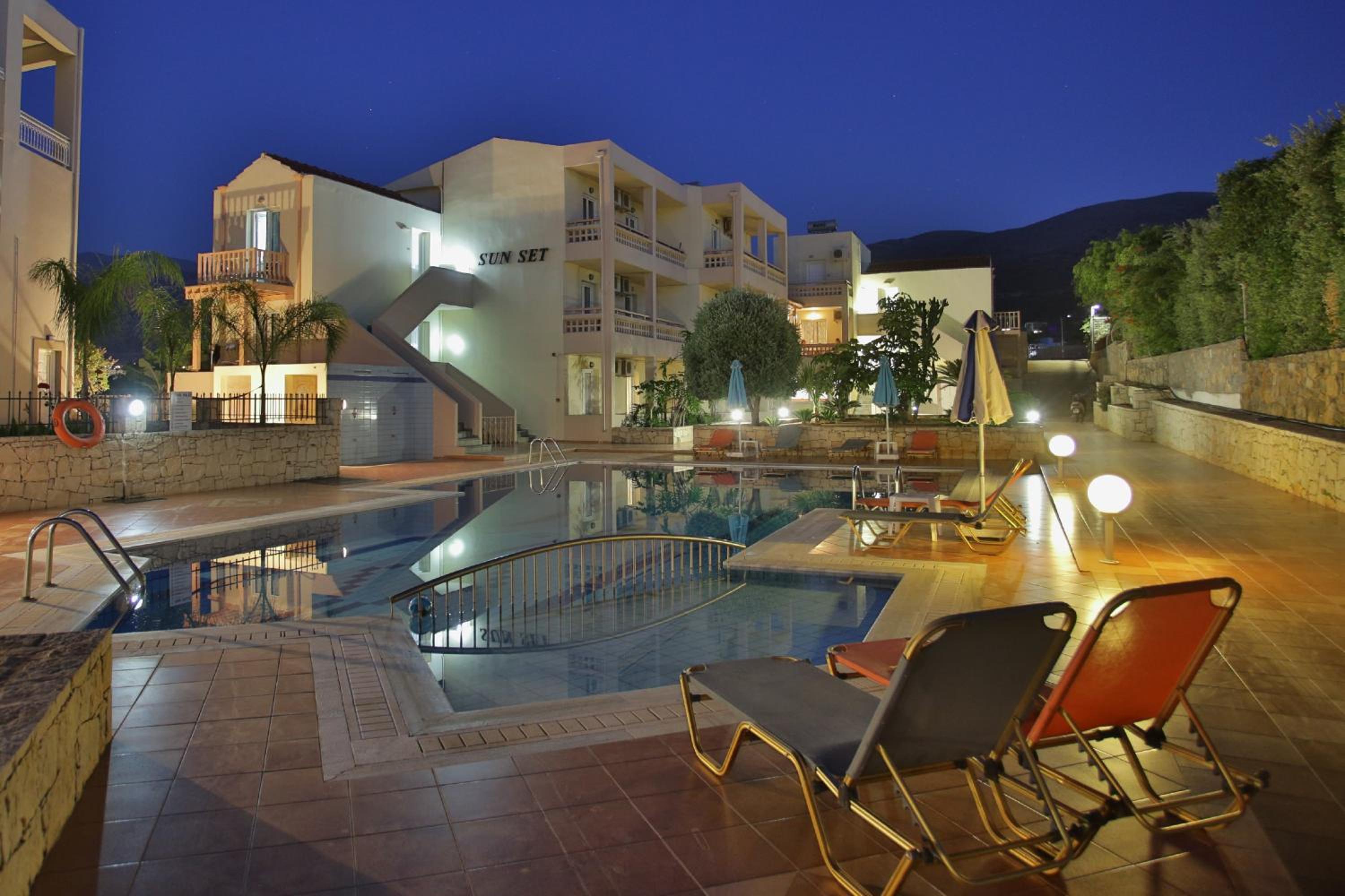 Sunset Studios Apartments 30/50