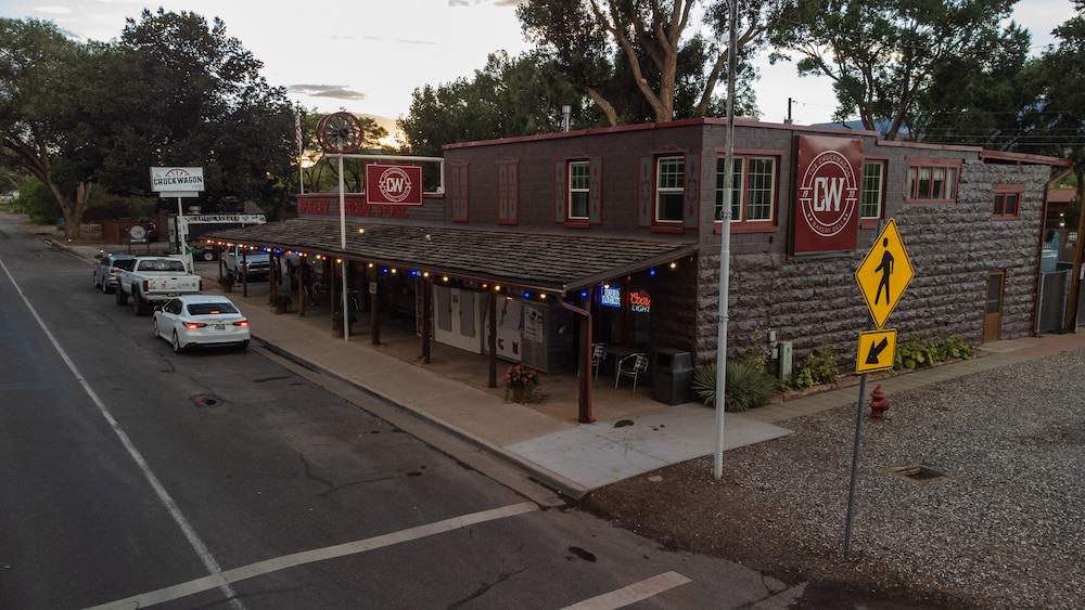Austin\'s Chuckwagon Motel 32/41