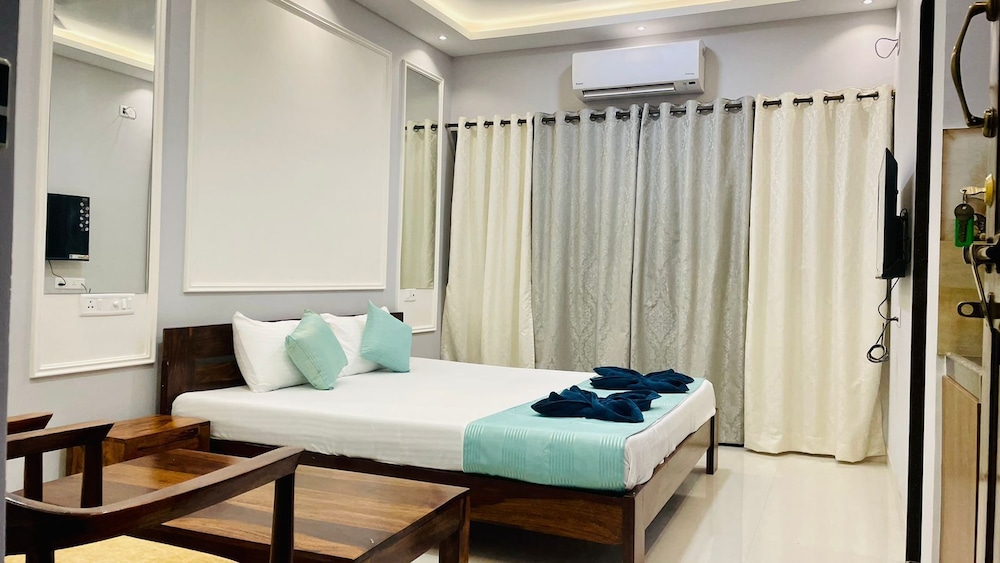 Monarch Suites 6/40