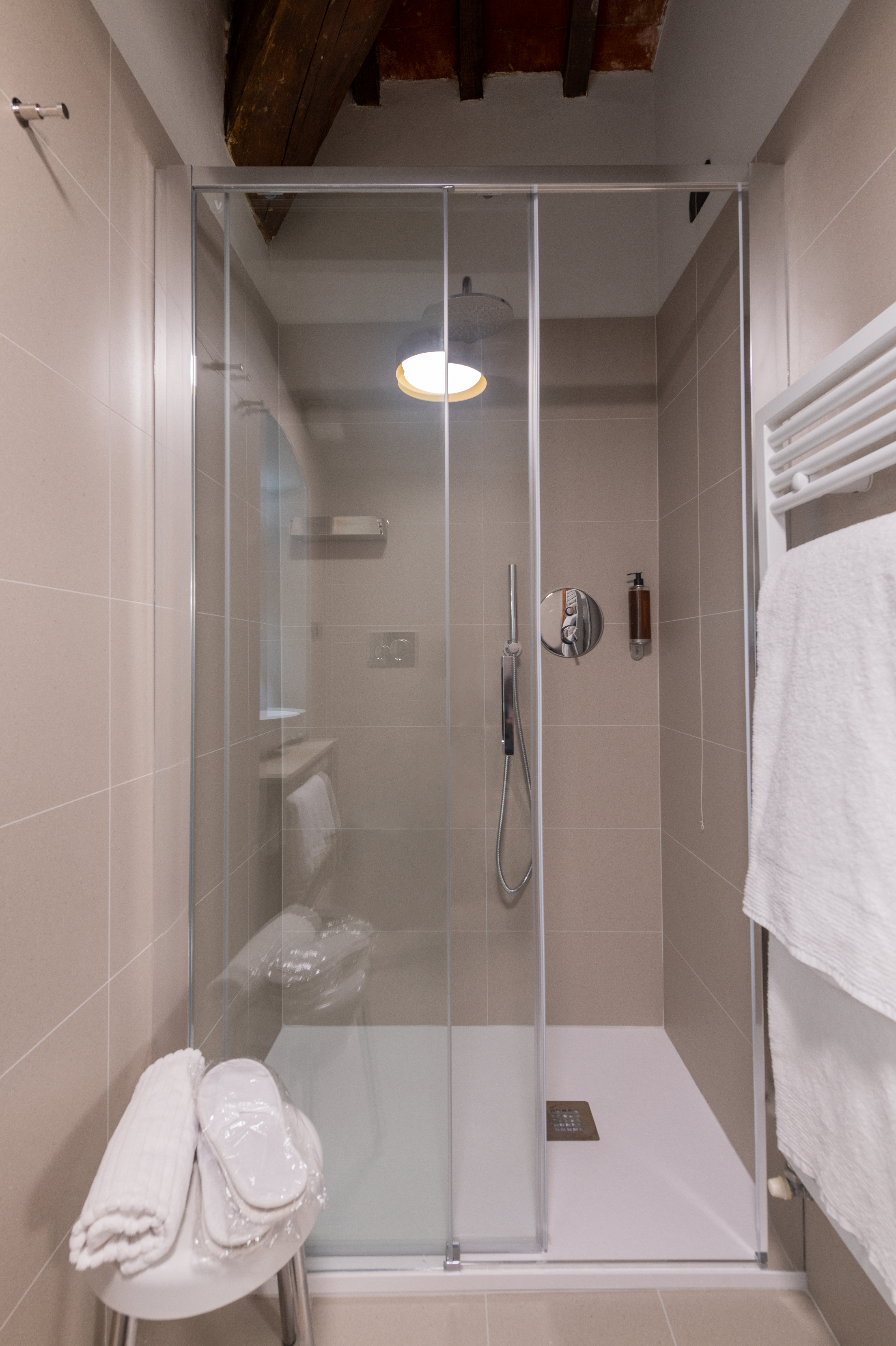 Deluxe, Queen Bed, Hotel Gattapone 4/5