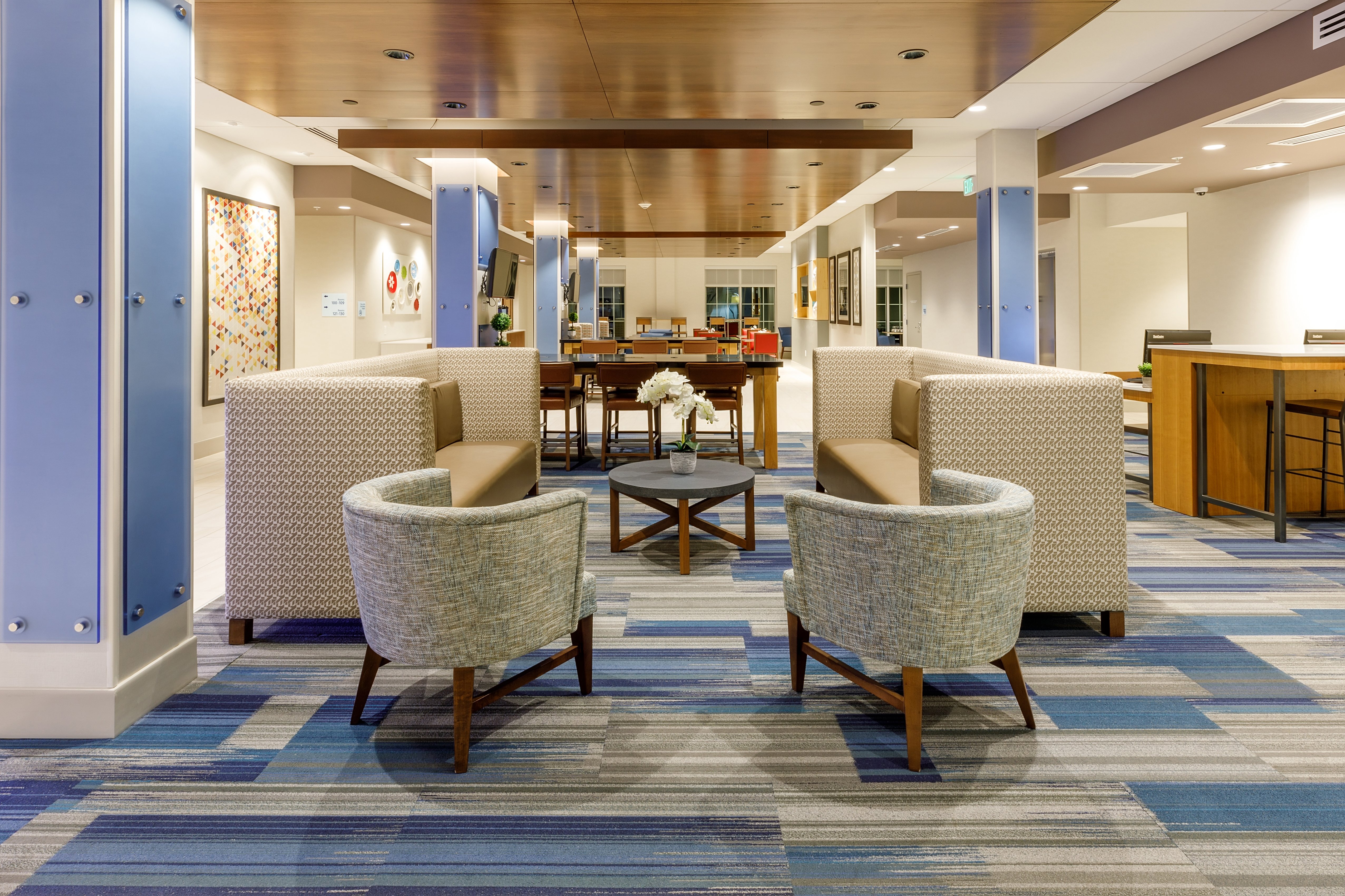 Holiday Inn Express Suites Sturbridge 32/54