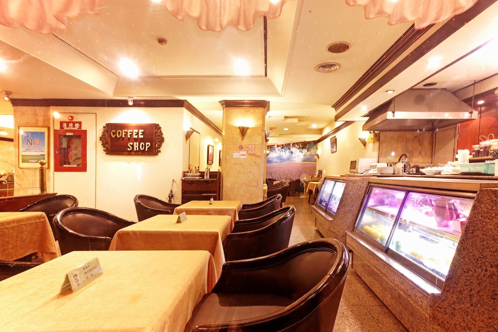Emperor Hotel 40/50