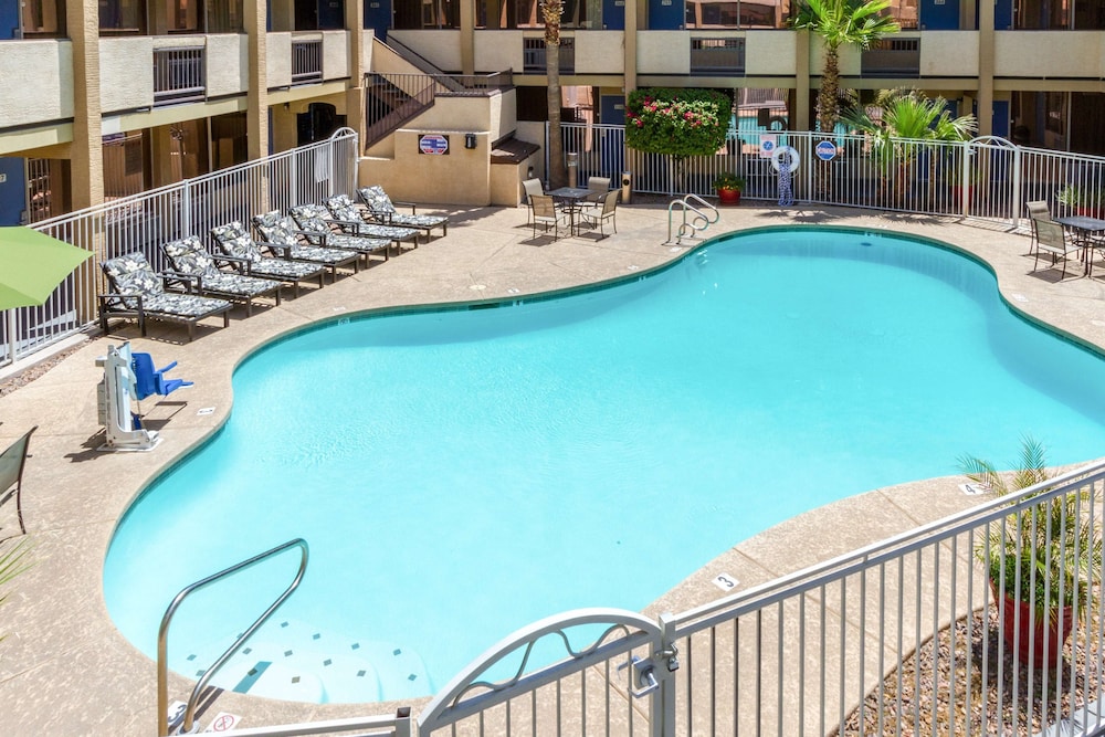 Motel6 Glendale, AZ 43/48