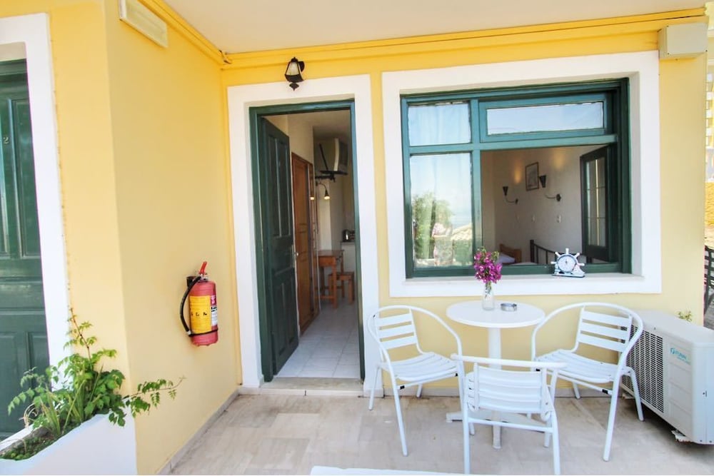 Avra Paradise Aparthotel 6/50