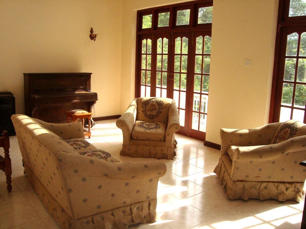 Layathraa Hotel And Restaurant 44/62