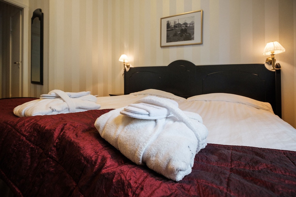 Badhotellet 11/50