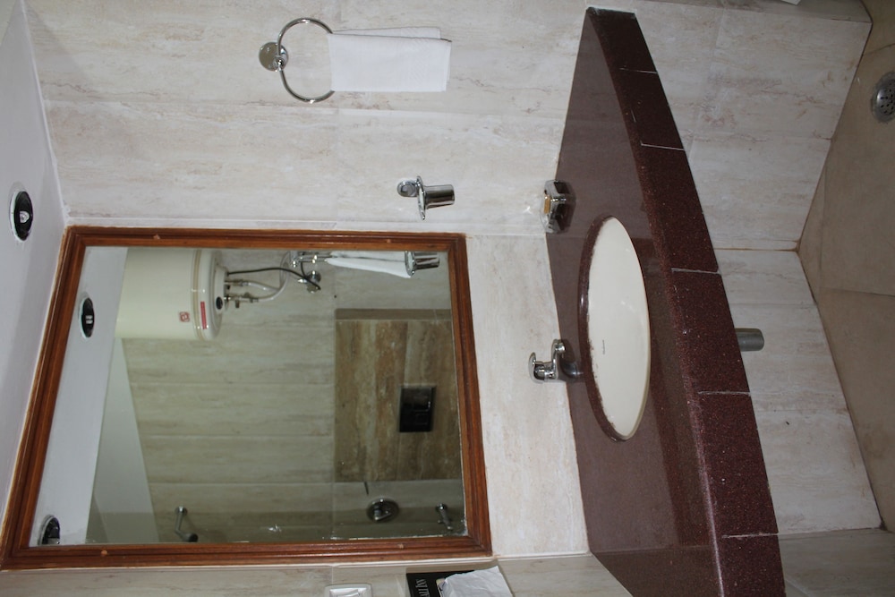 The Manali Inn 72/74