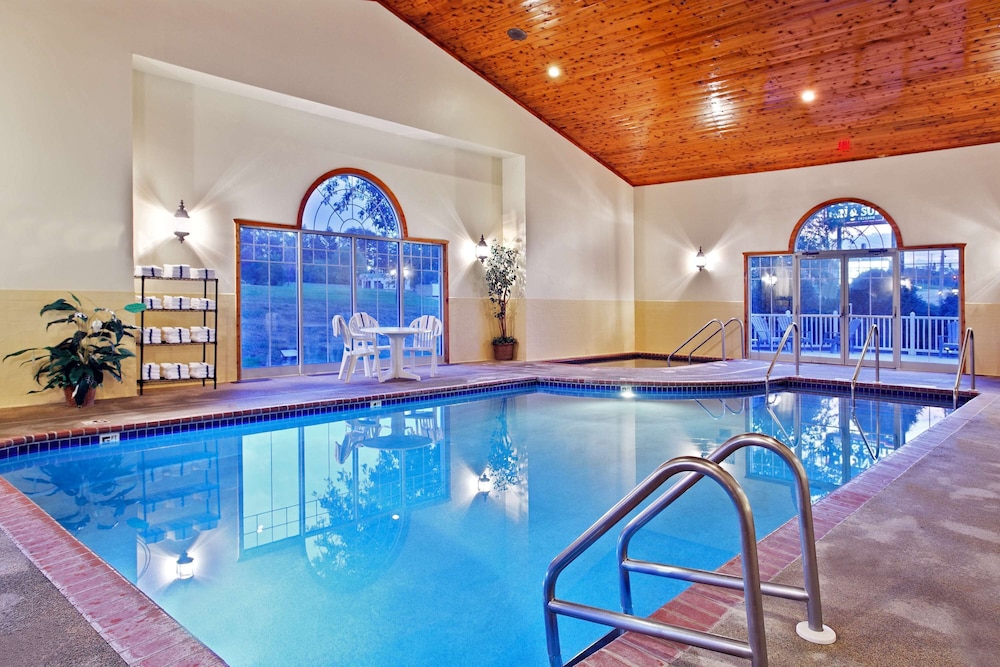 Country Inn Suites By Radisson Freeport Il 1/27