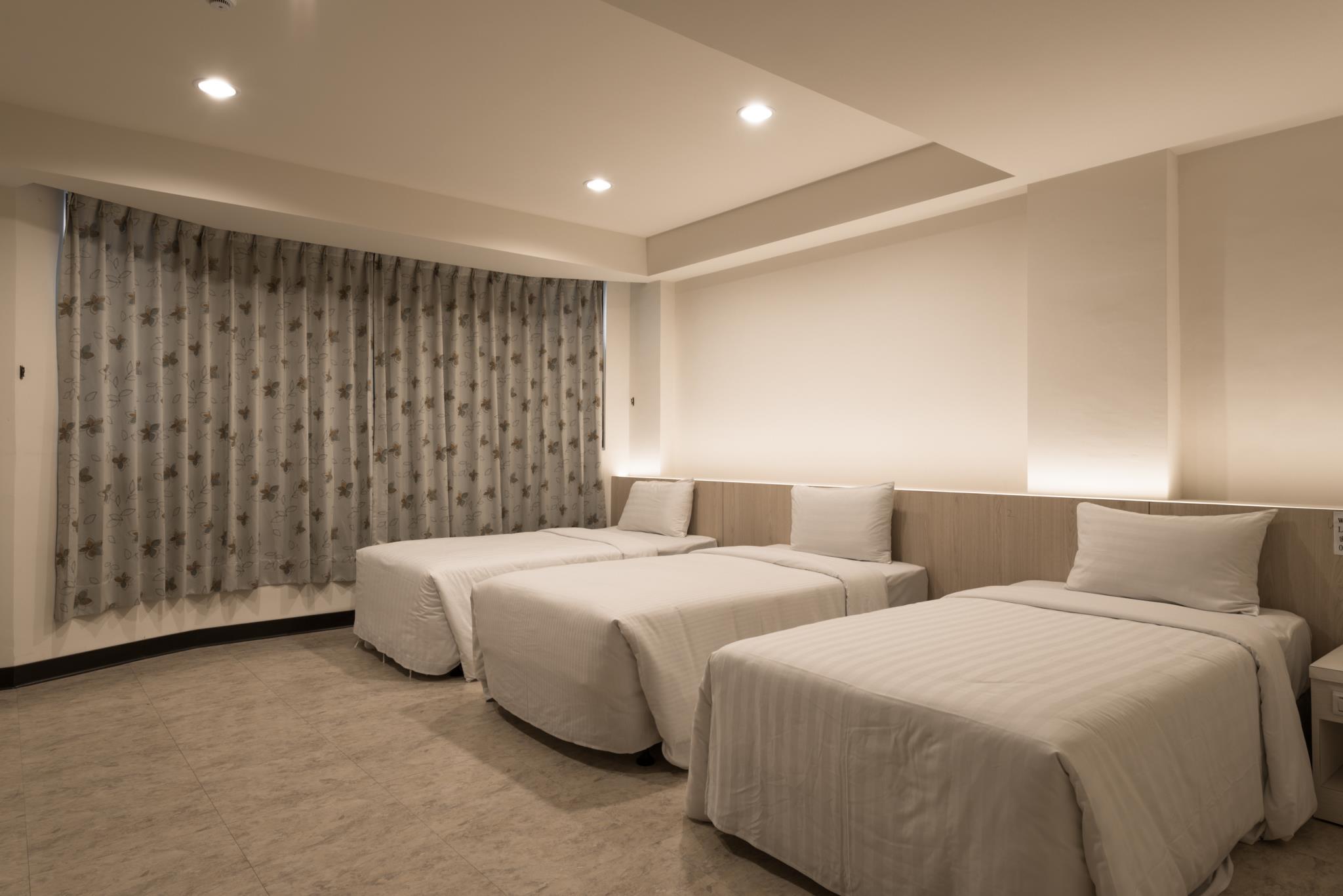 Room, Triple