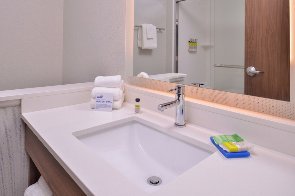 Suite, King Bed, Holiday Inn Express and Suites - Mall of America - MSP Airport 4/4