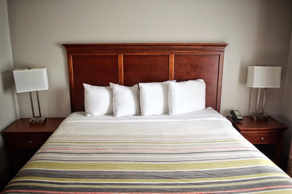 Country Inn & Suites By Radisson Grand Rapids Airport Mi 14/40