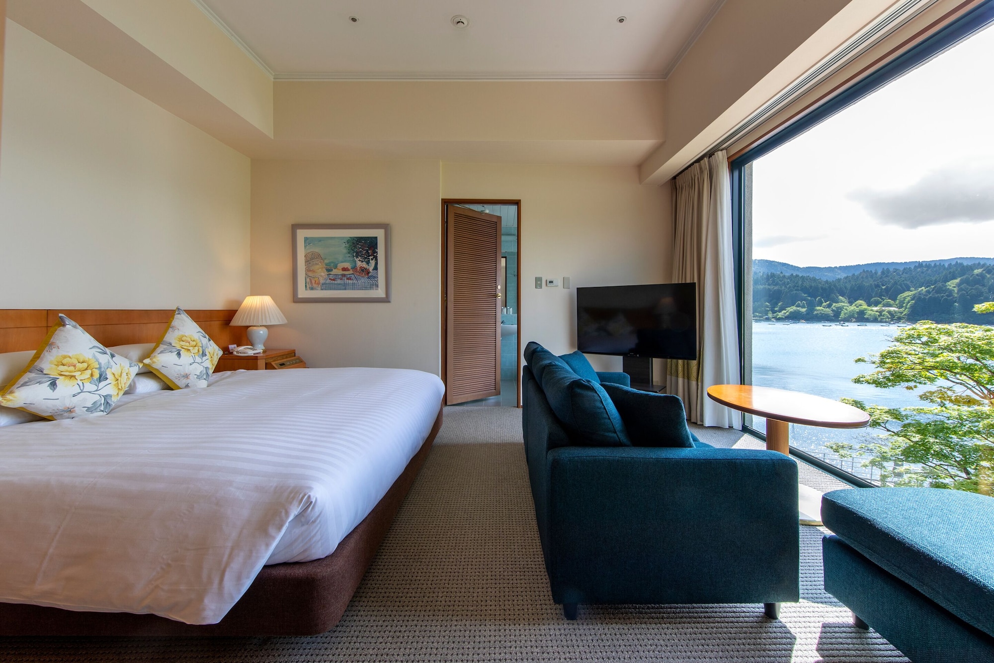 ROOM, DOUBLE BED, LAKE VIEW