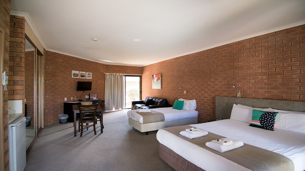 Ashleigh Court Motor Inn 20/53