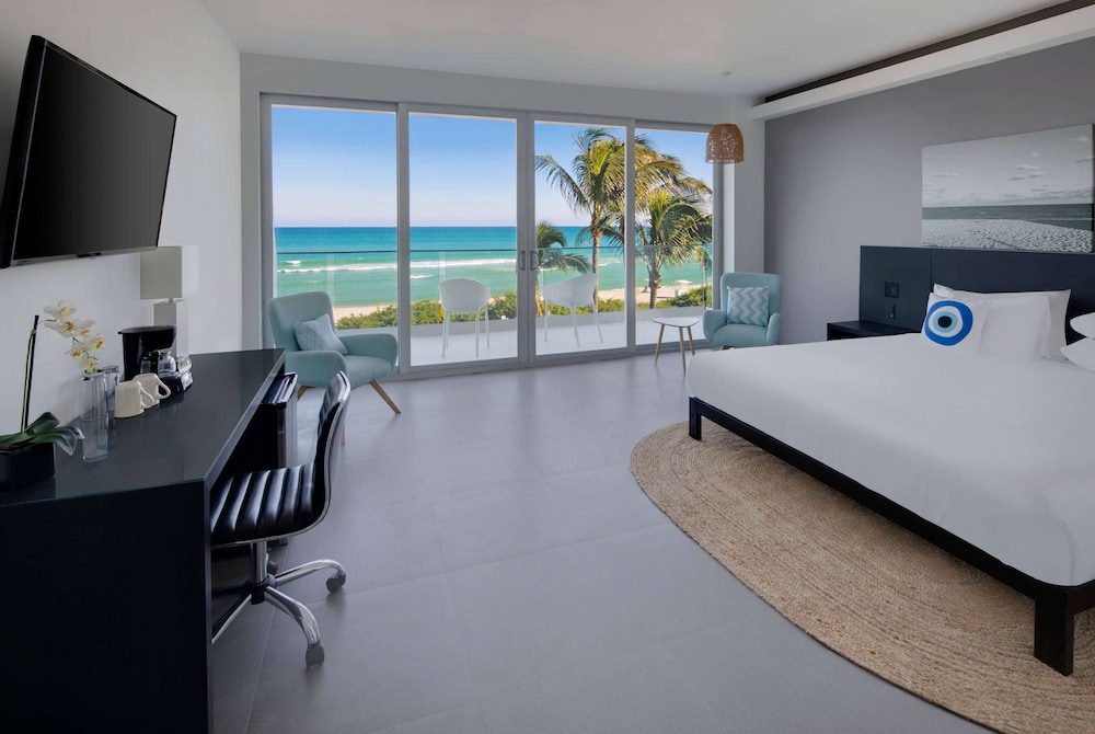 ROOM, KING BED, OCEAN FRONT, BALCONY