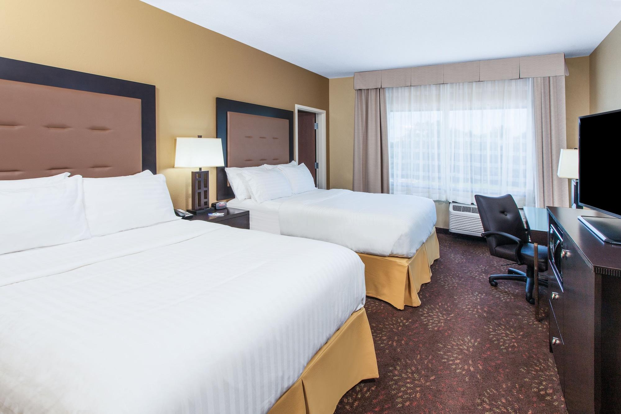 suite, multiple beds