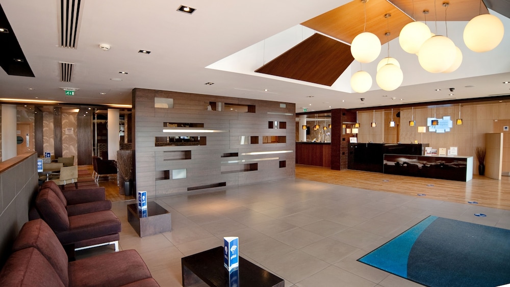 Holiday Inn Express London Epsom Downs 12/69