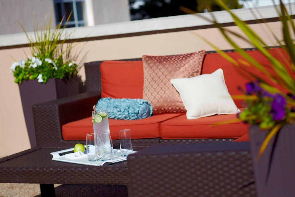 The Lindy Renaissance Charleston Hotel 6/46