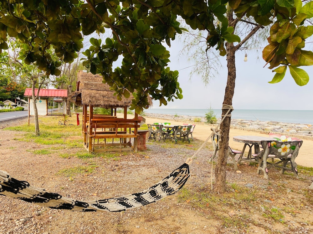 Pranmanee Beach Resort 48/50