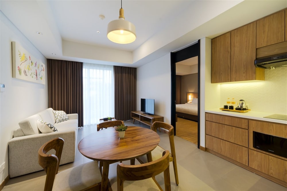 Aviary Bintaro 44/49