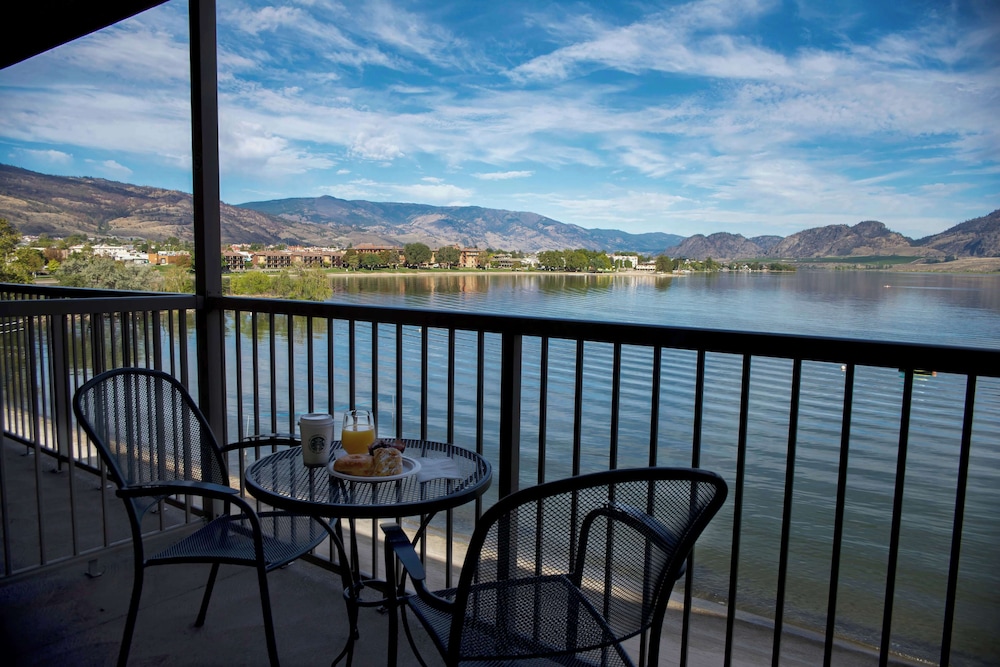 Coast Osoyoos Beach Hotel 48/50