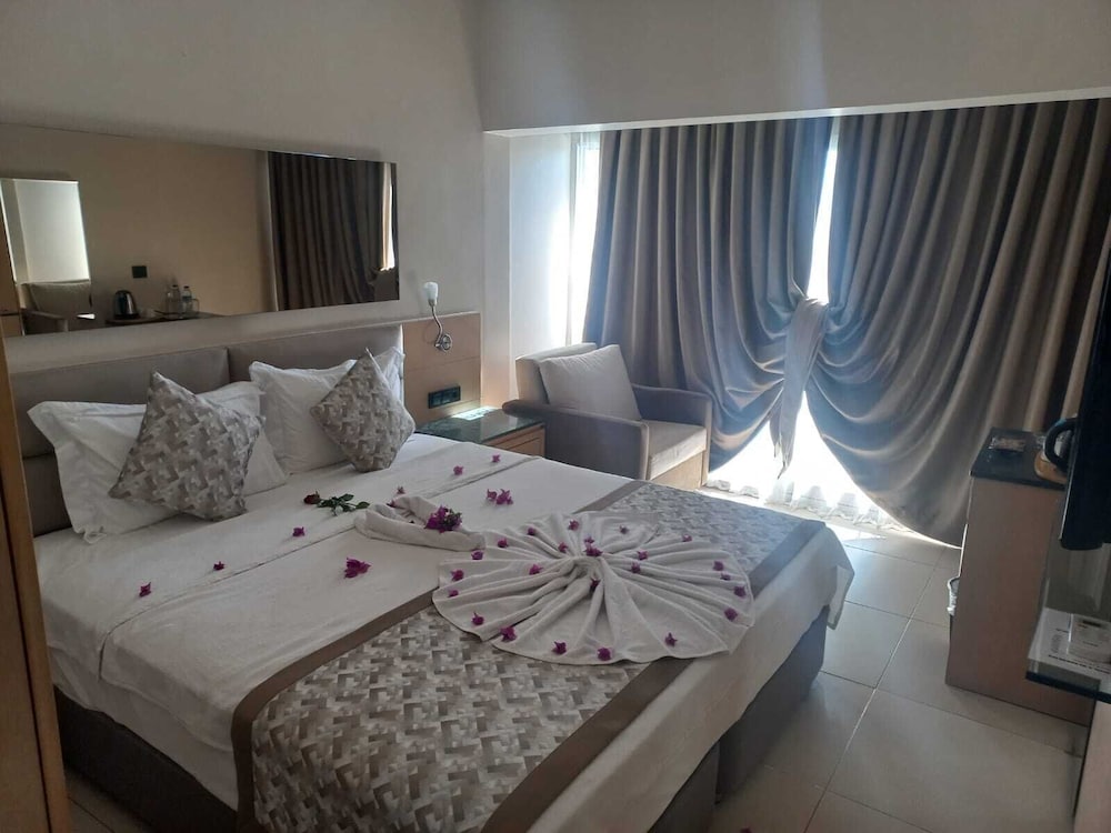 Marin-A Hotel 16/35