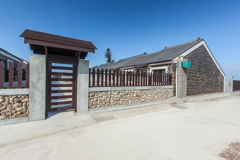 PENGHU BAY RESORT 2/45