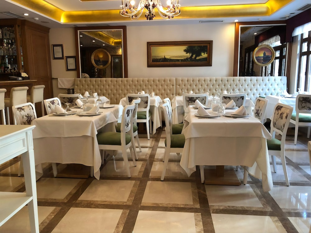 Glk Premier Regency Suites And Spa 58/74