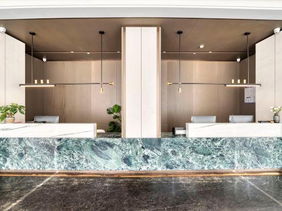 Huzhou Redwood Room Hotel (Taihu Moon Plaza) 12/35