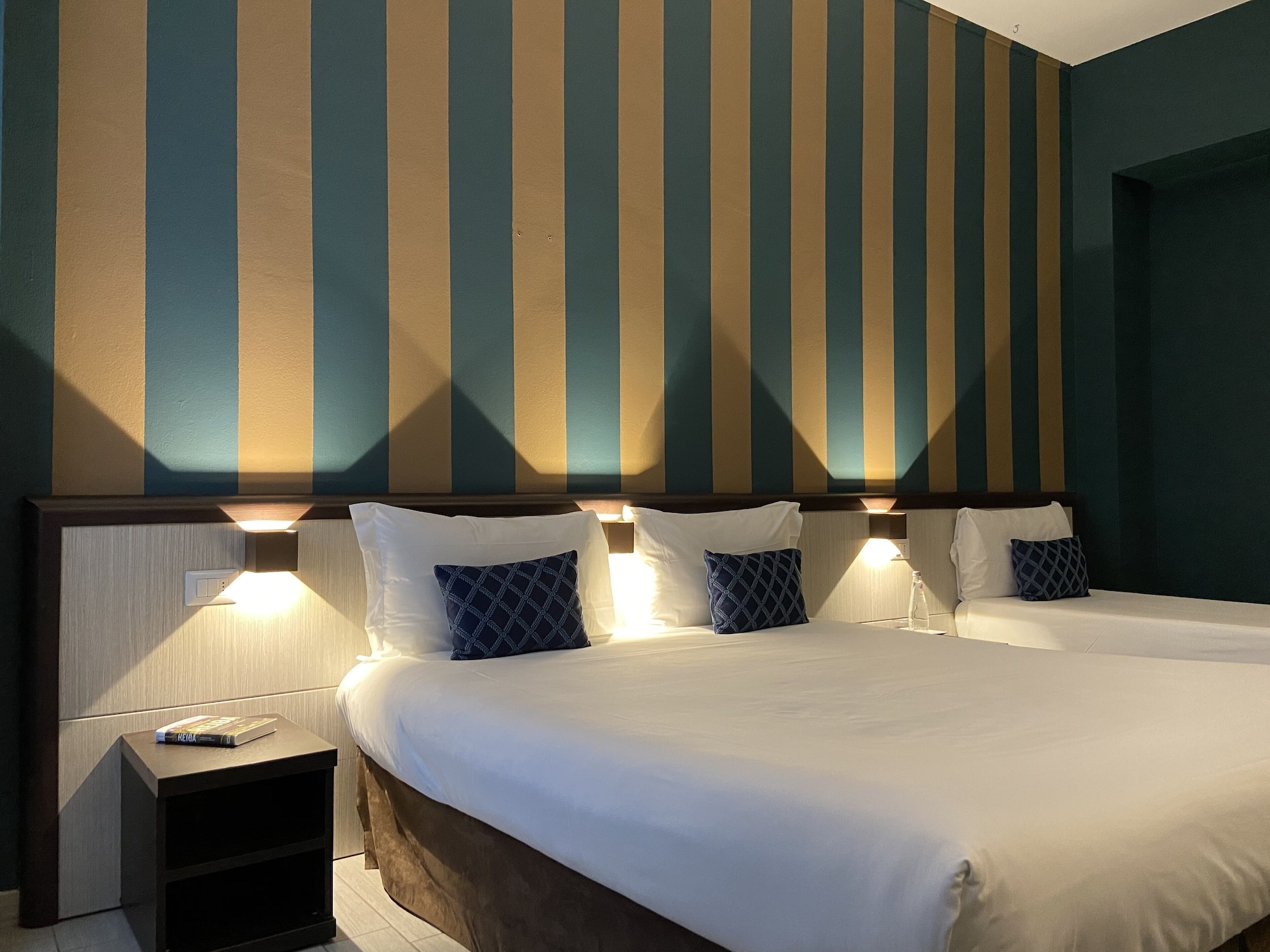ROOM, TRIPLE