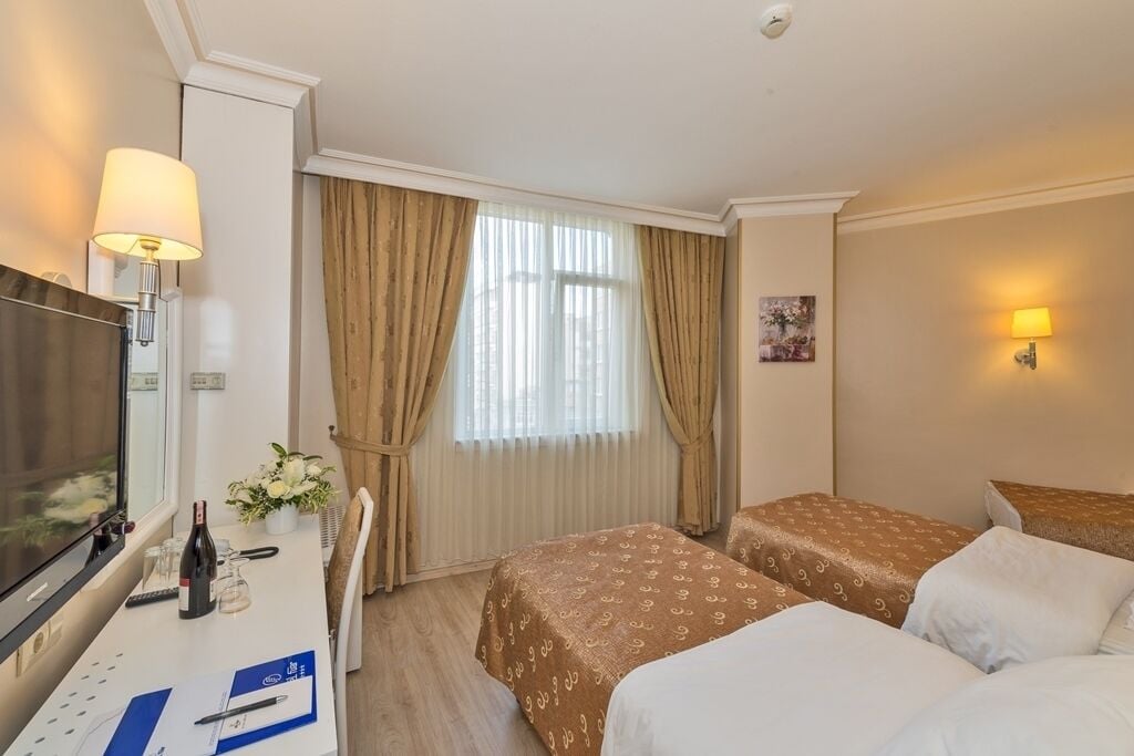 ROOM, TRIPLE